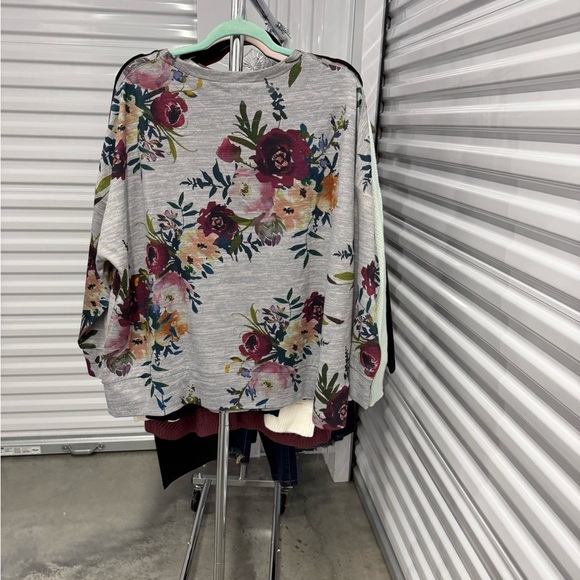 Indigo Soul | Boxy 3/4 Sleeve Sweatshirt in Floral Print | size 2XL - Picture 3 of 3